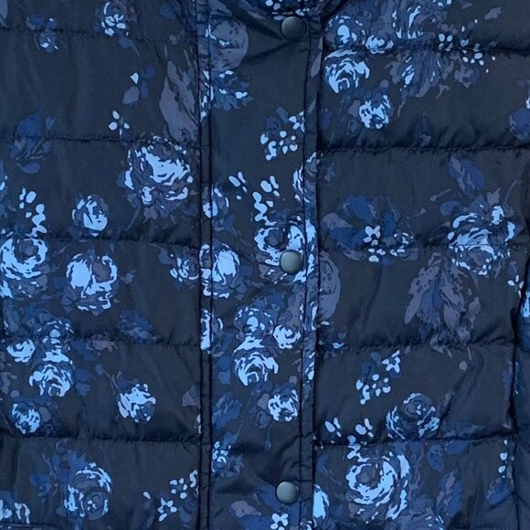 Gap Blue Floral Women's Small Quilted Puffer Full Zip Snap Overlay Chic Vest EUC - Picture 13 of 14